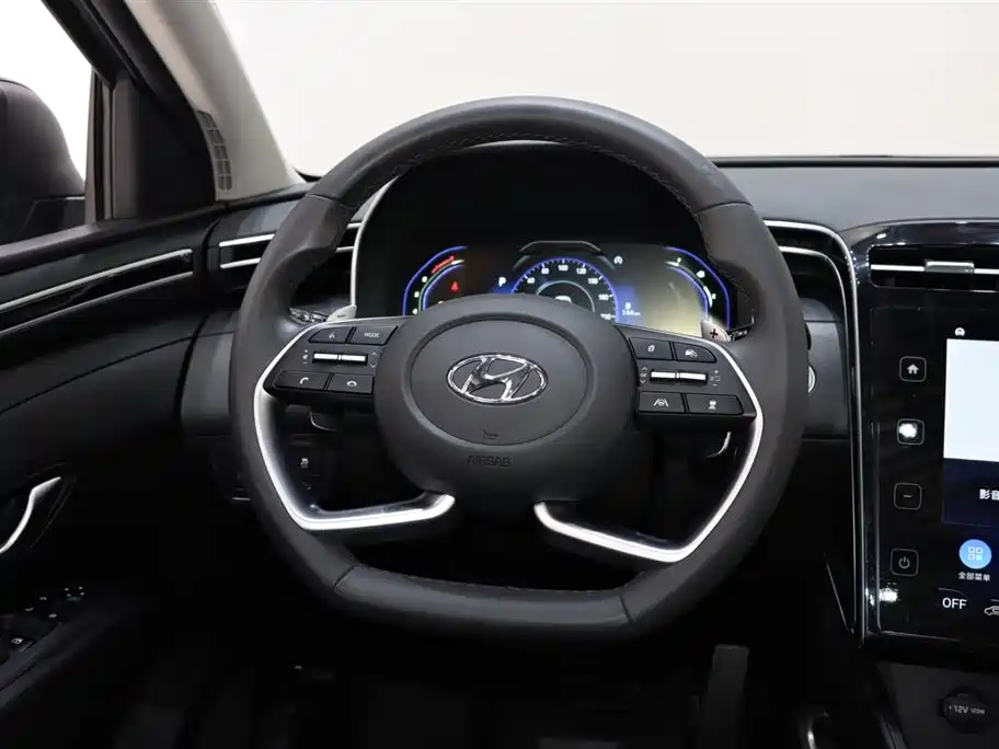 Hyundai Tucson 2023 — фото 13