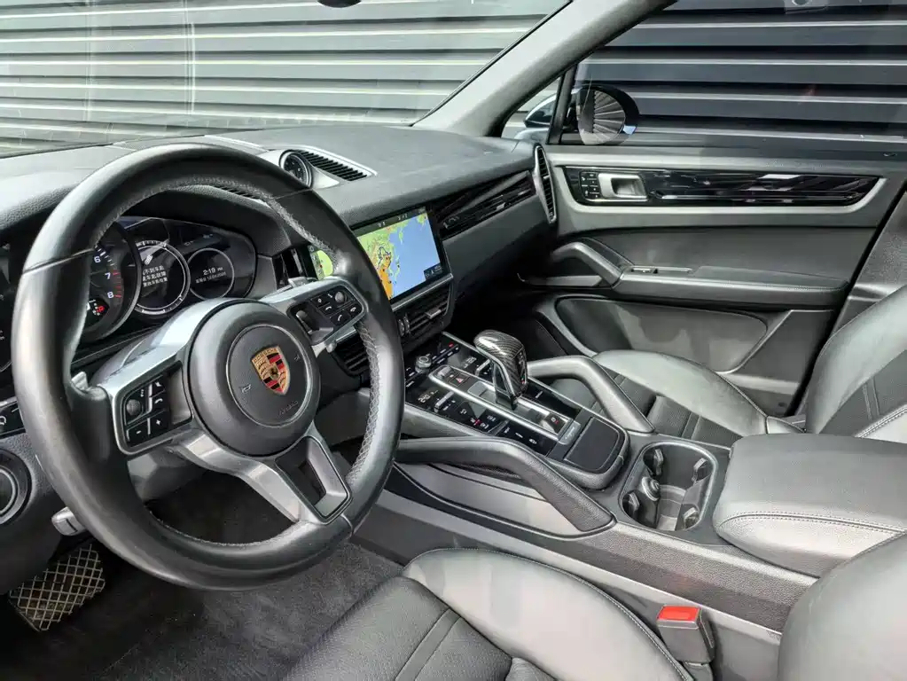 Porsche Cayenne 2018 — фото 14