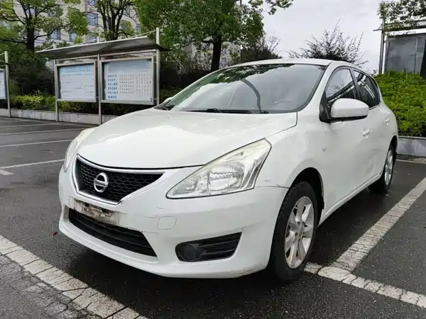 Nissan Tiida 2015