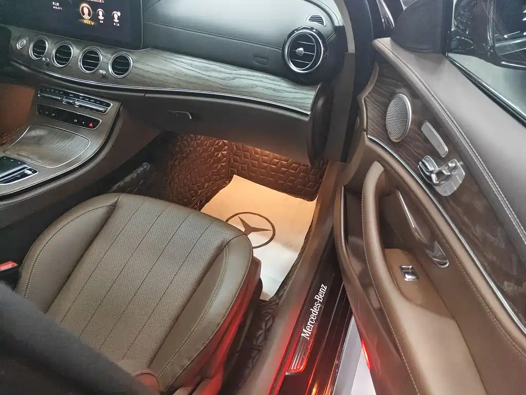Mercedes-Benz E-Class 2021 — фото 15
