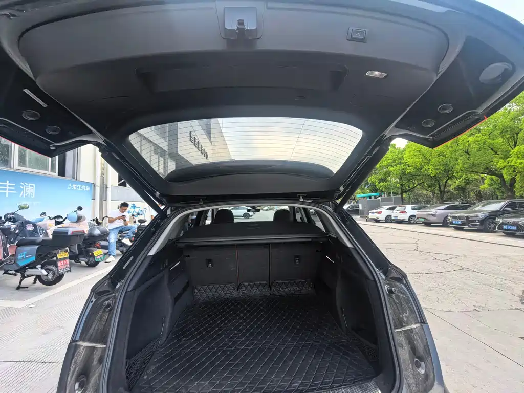 Audi Q5L 2019 — фото 13