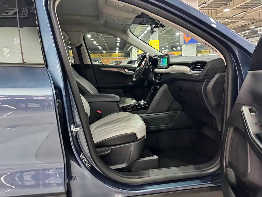 Ford Escape 2022 — фото 10