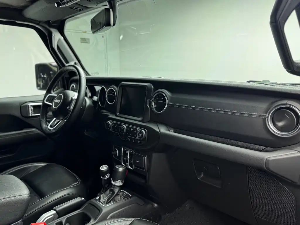 Jeep Wrangler New Energy 2021 — фото 21