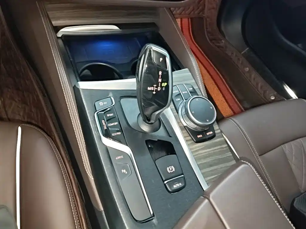 BMW 5 Series New Energy 2020 — фото 14