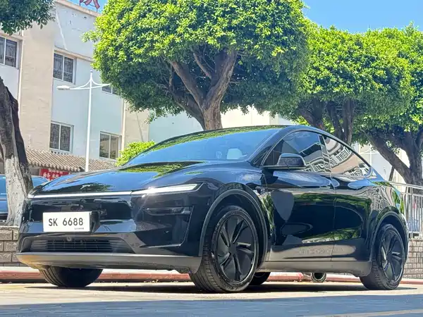 Tesla Model Y 2026