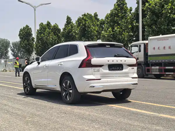 Volvo XC60 2025