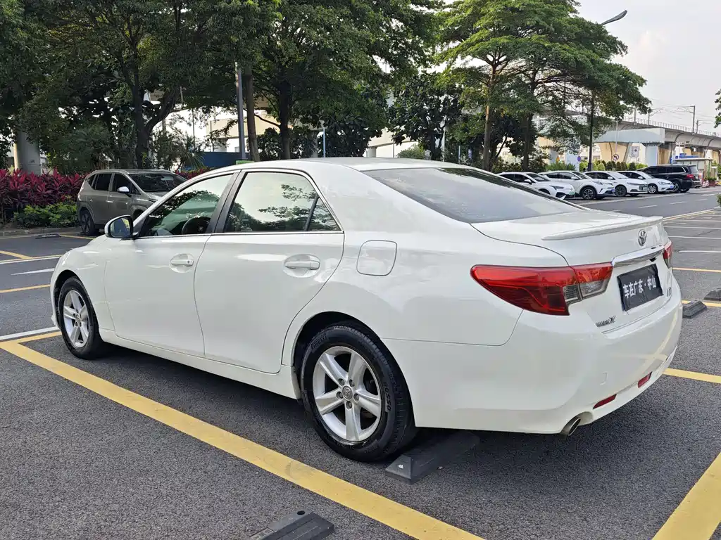 Toyota Reiz 2014 — фото 18