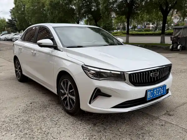 Geely Emgrand 2022
