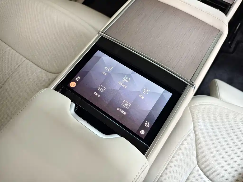Land Rover Range Rover 2023 — фото 11