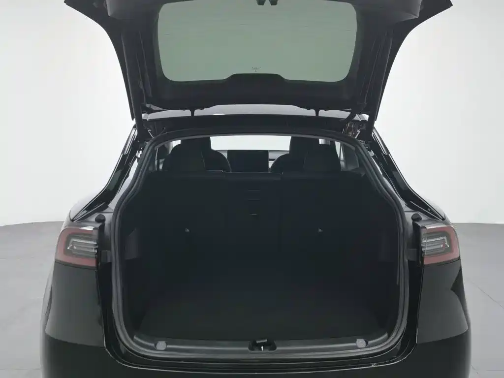 Tesla Model Y 2022 — фото 16