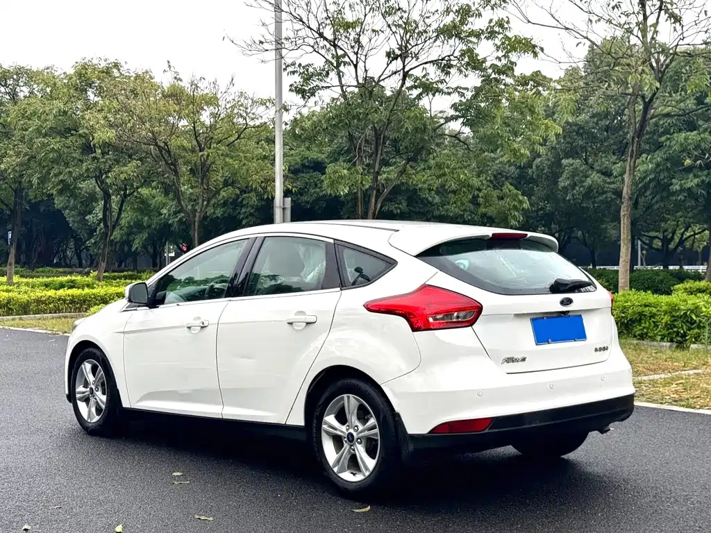 Ford Focus 2016 — фото 10