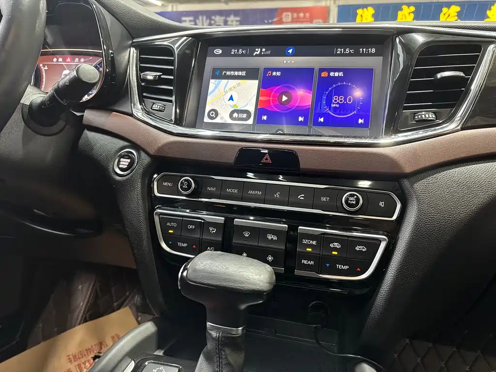 GAC Motor Trumpchi GS8 2017 — фото 16