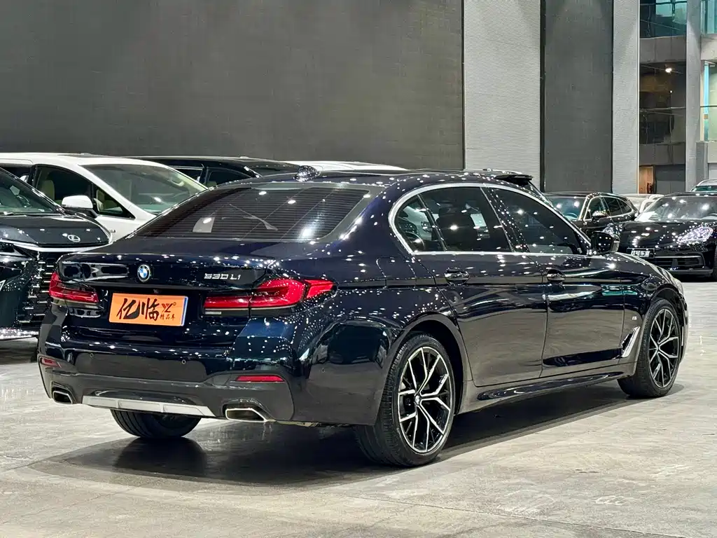 BMW 5 Series 2021 — фото 16