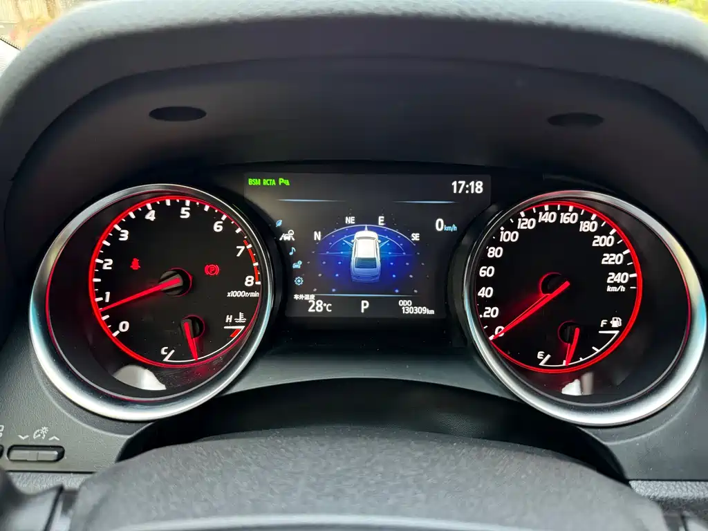 Toyota Camry 2019 — фото 24