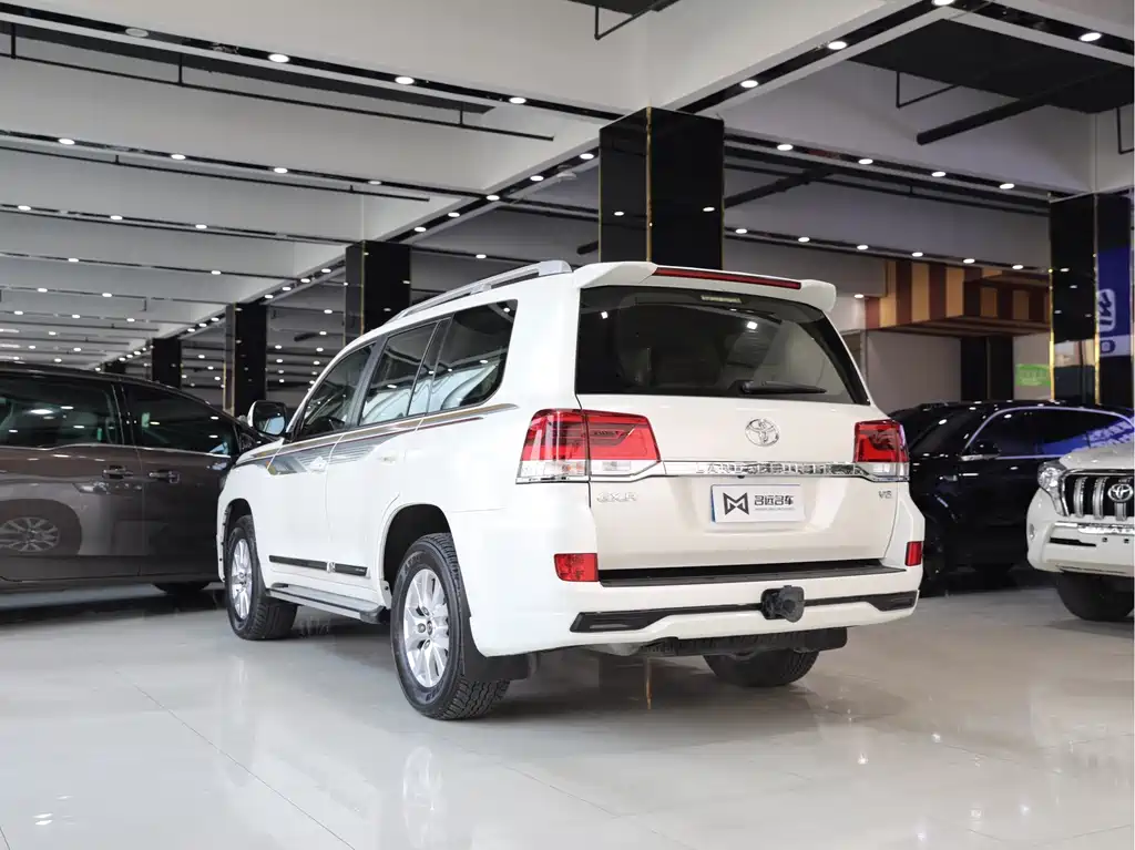 Toyota Land Cruiser 2017 — фото 15