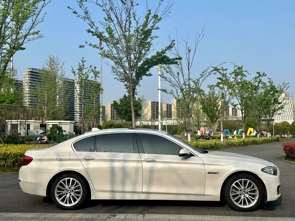 BMW 5 Series 2016 — фото 7