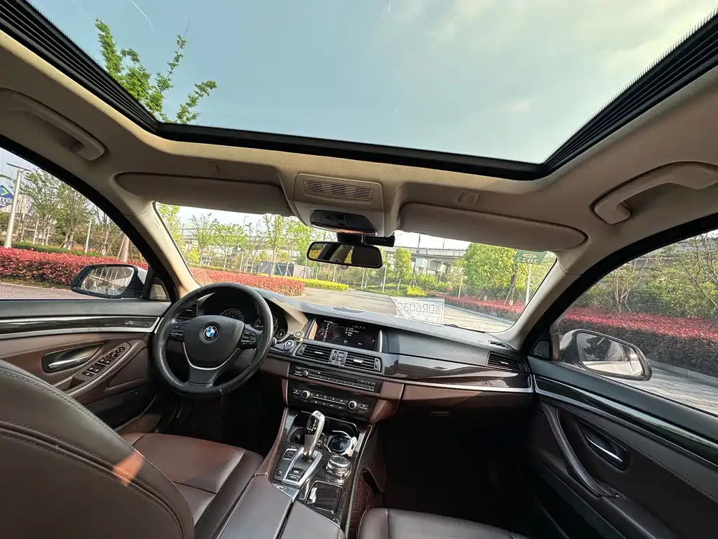 BMW 5 Series 2016 — фото 12