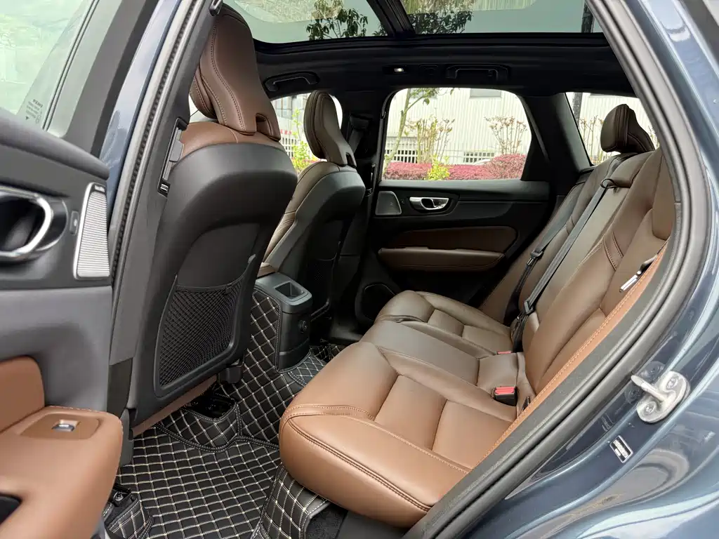 Volvo XC60 PHEV 2024 — фото 10