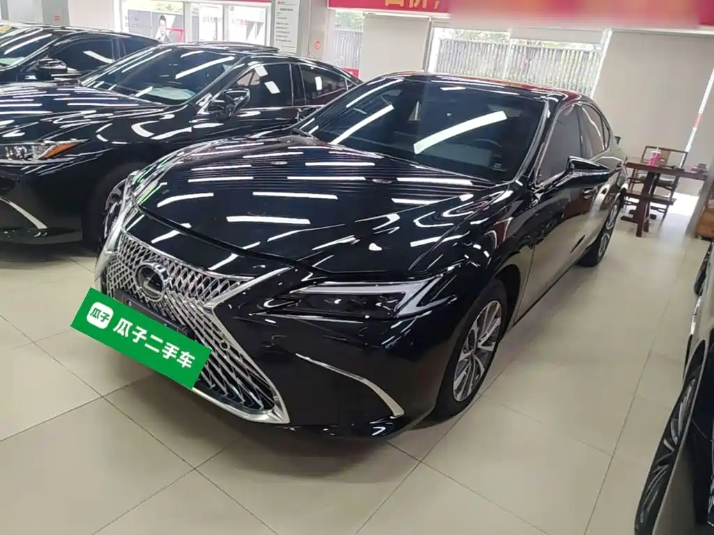 Lexus ES 2026