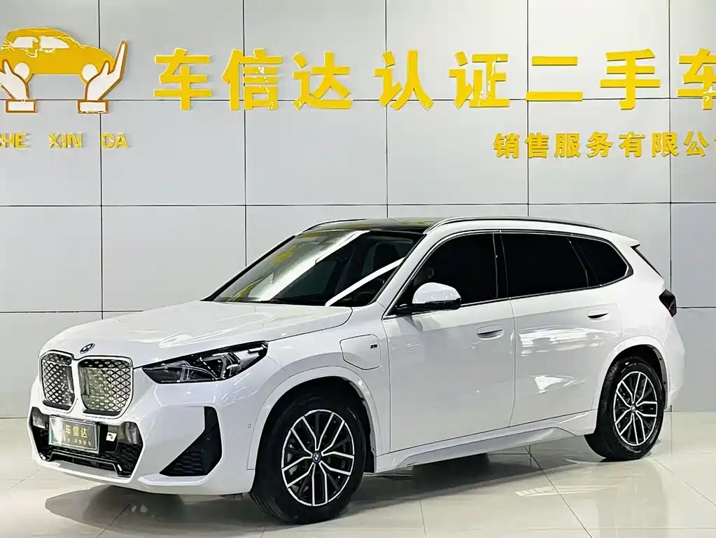 BMW iX1 2024