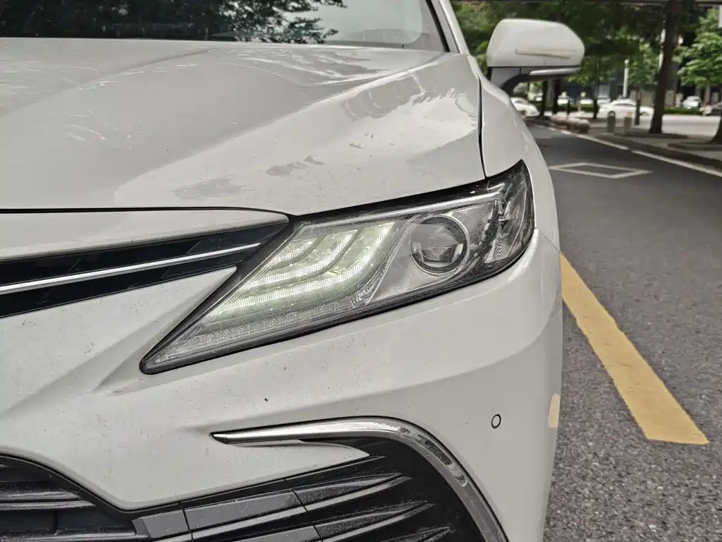 Toyota Camry 2022 — фото 10