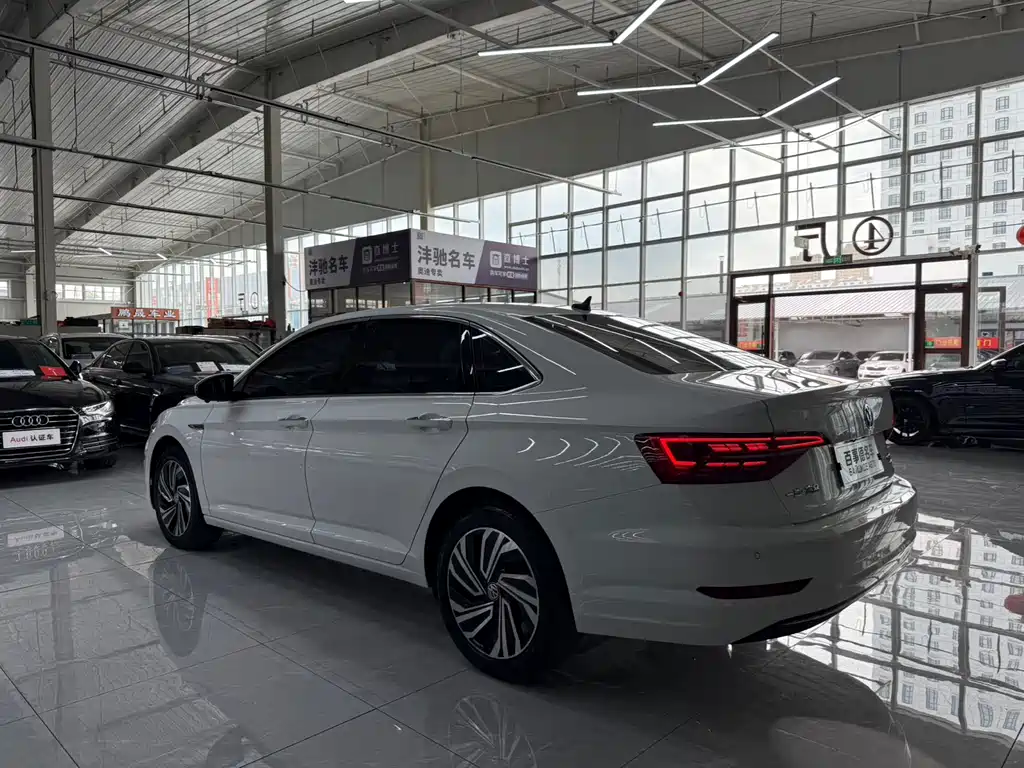 Volkswagen Sagitar 2022