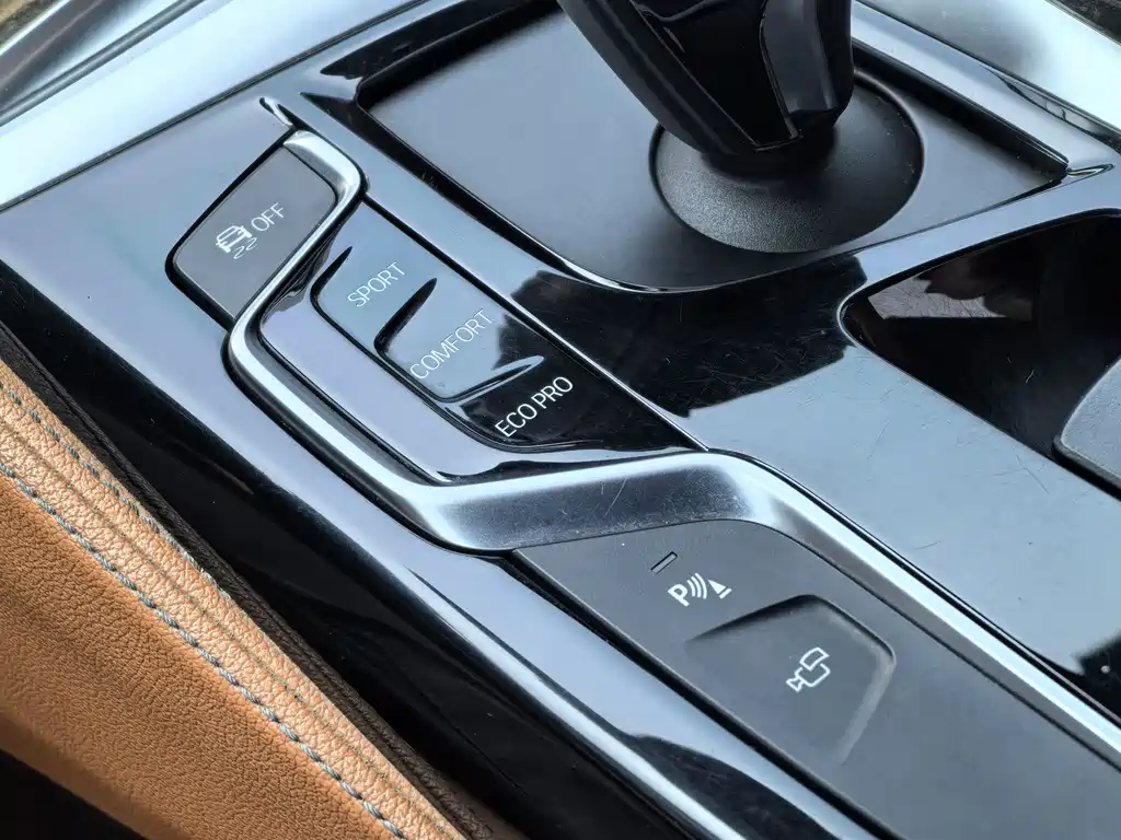 BMW 5 Series 2018 — фото 15