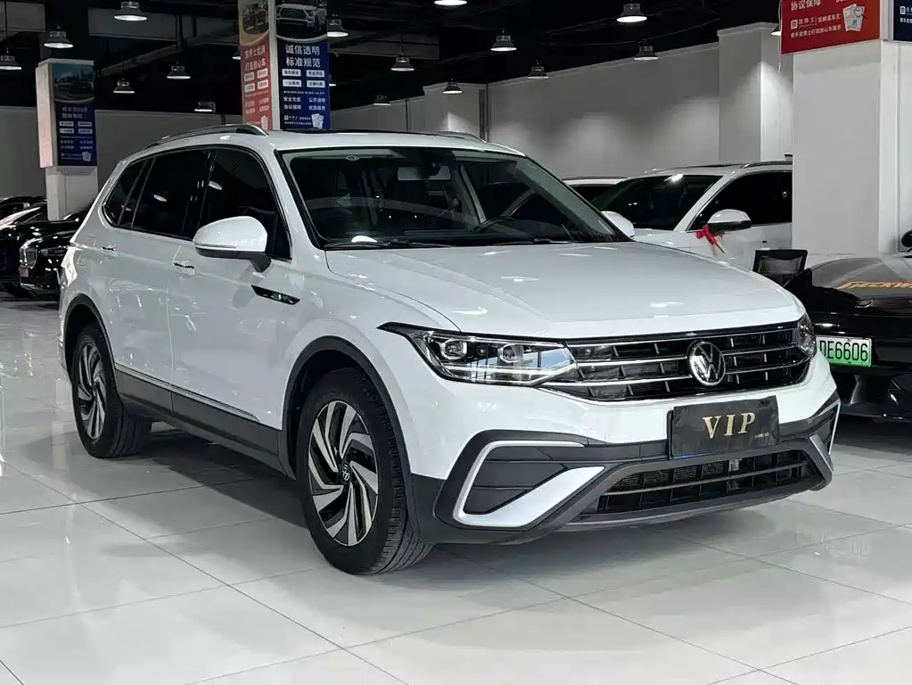 Volkswagen Tiguan L 2023 — фото 3