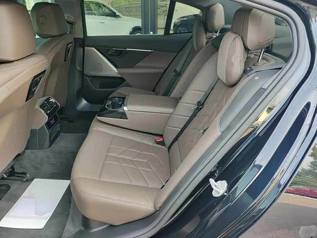 BMW i5 2025 — фото 17