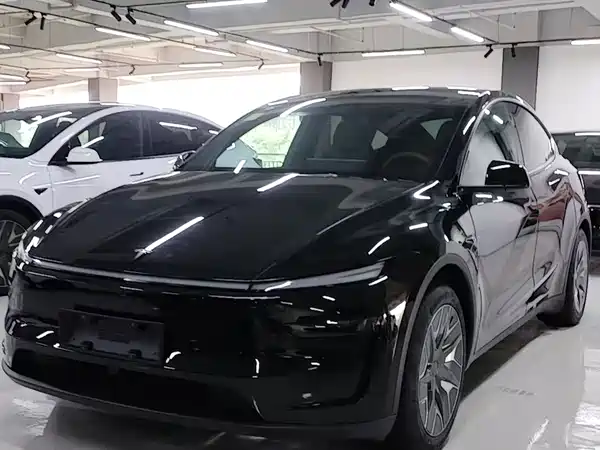 Tesla Model Y L 2026