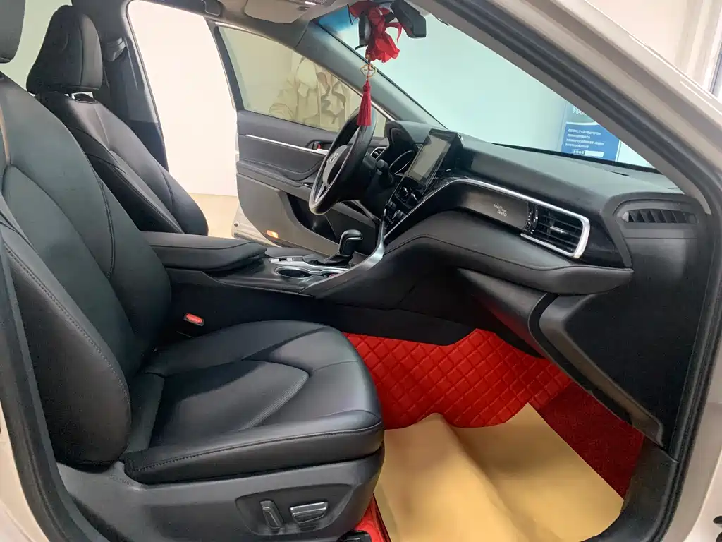 Toyota Camry 2023 — фото 10