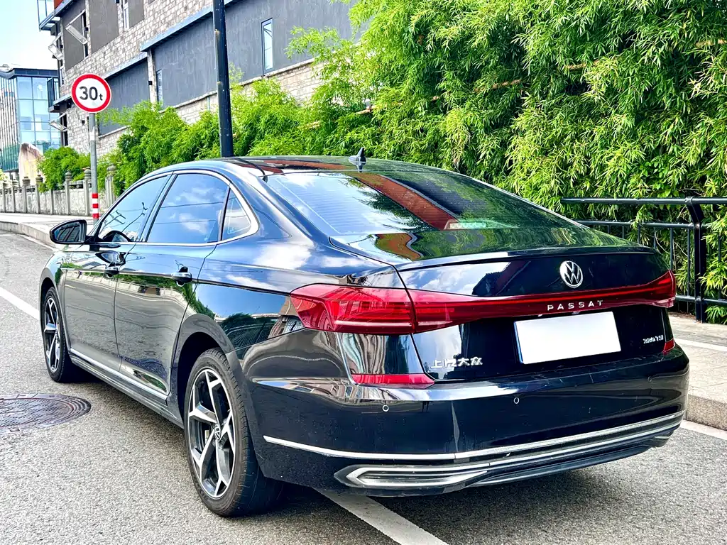 Volkswagen Passat 2023 — фото 8