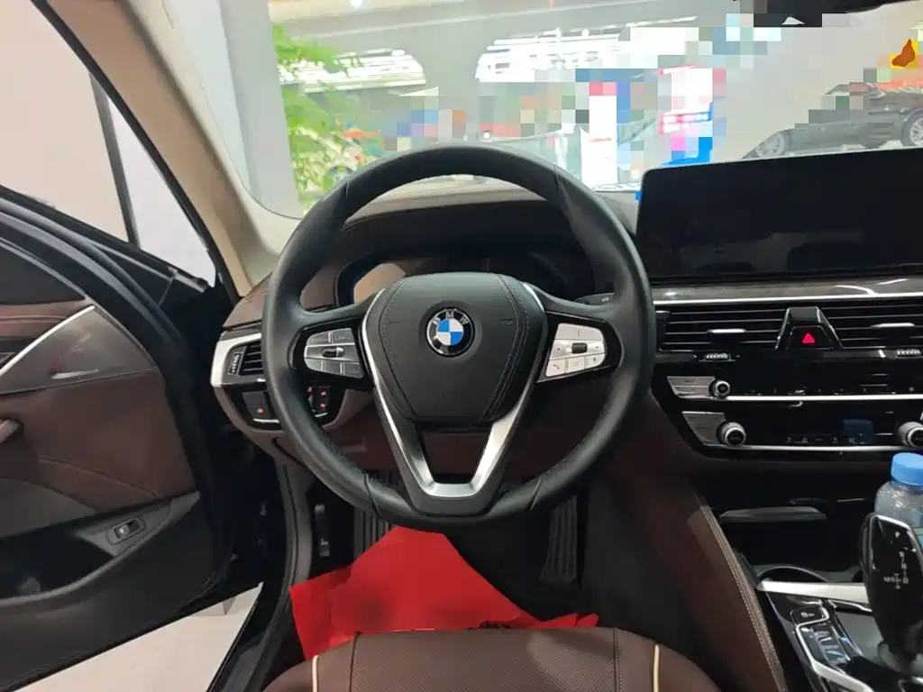 BMW 5 Series 2020 — фото 11