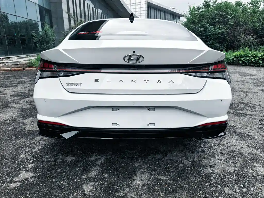 Hyundai Elantra 2022 — фото 8