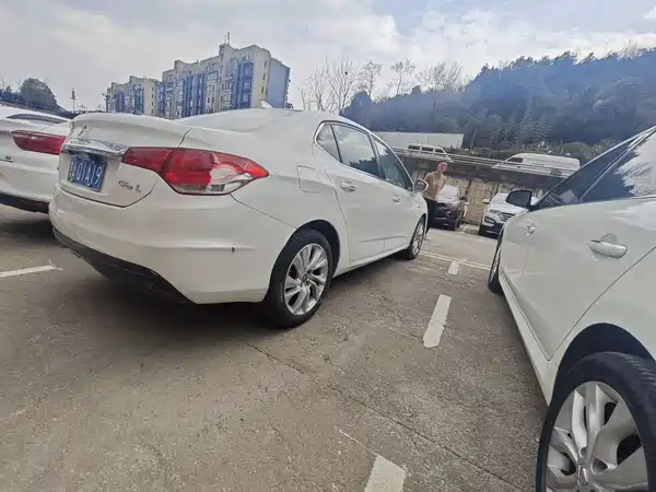 Citroën C4L 2013