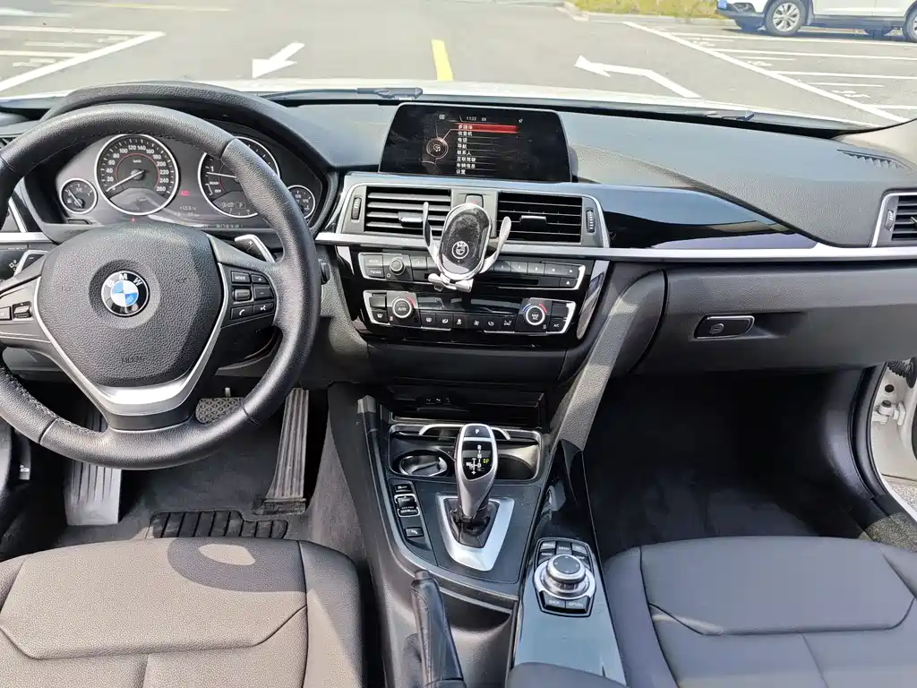 BMW 3 Series 2016 — фото 9