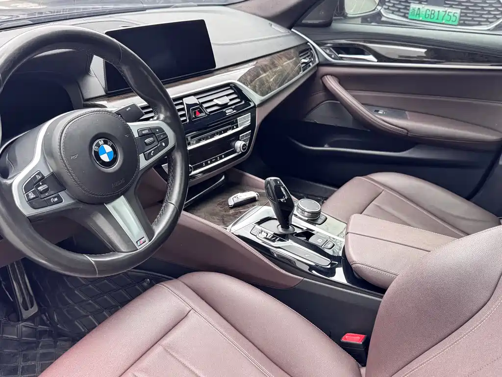 BMW 5 Series 2018 — фото 8