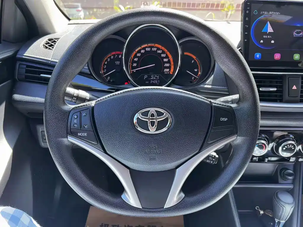Toyota Yaris L 2022 — фото 13