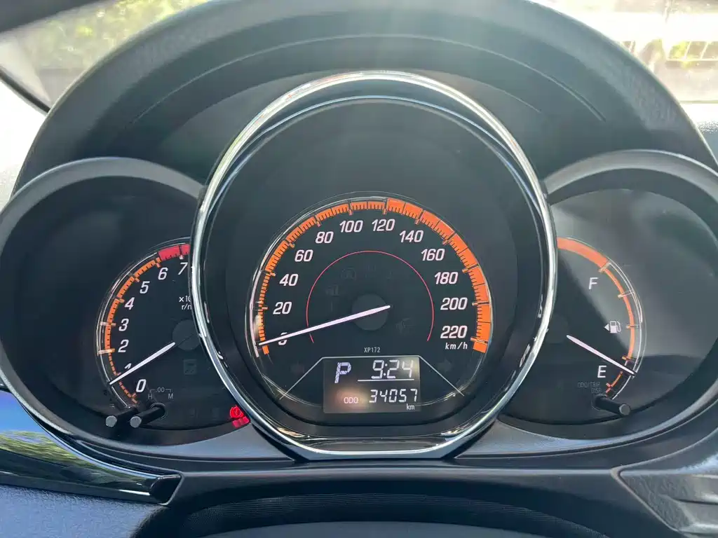 Toyota Yaris L 2022 — фото 15