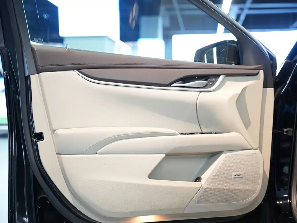 Cadillac XTS 2016 — фото 15