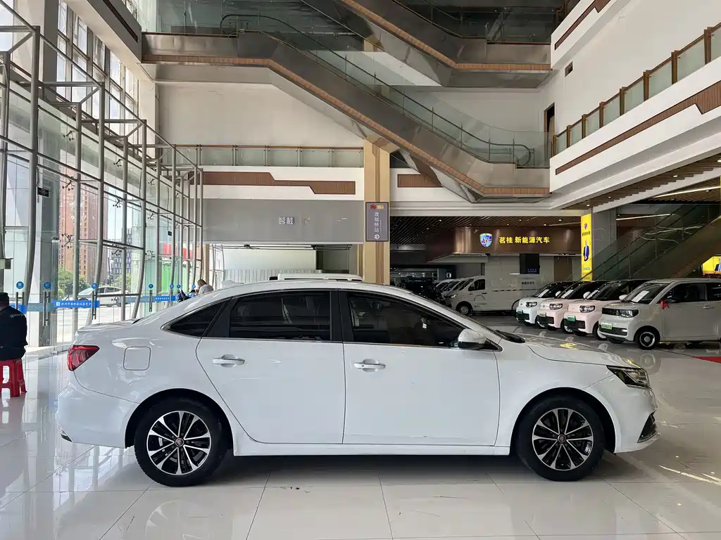 Roewe i6 New Energy 2020 — фото 5