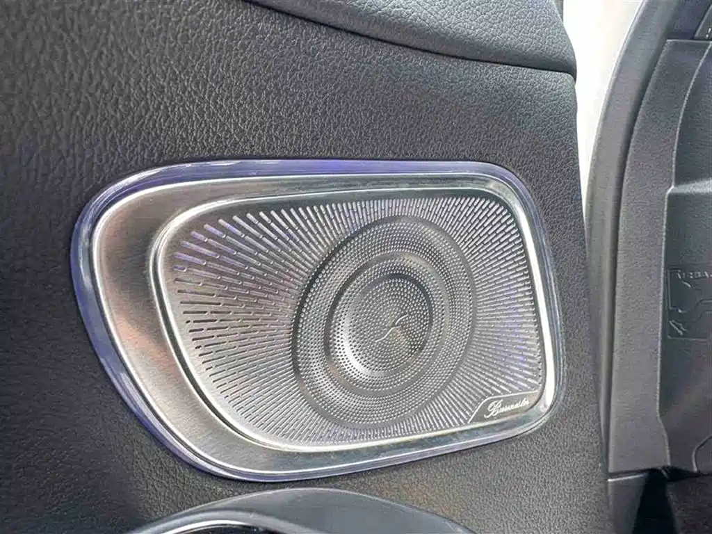 Mercedes-Benz C-Class 2023 — фото 4