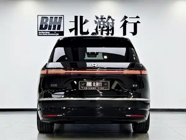 NIO ES8 2025