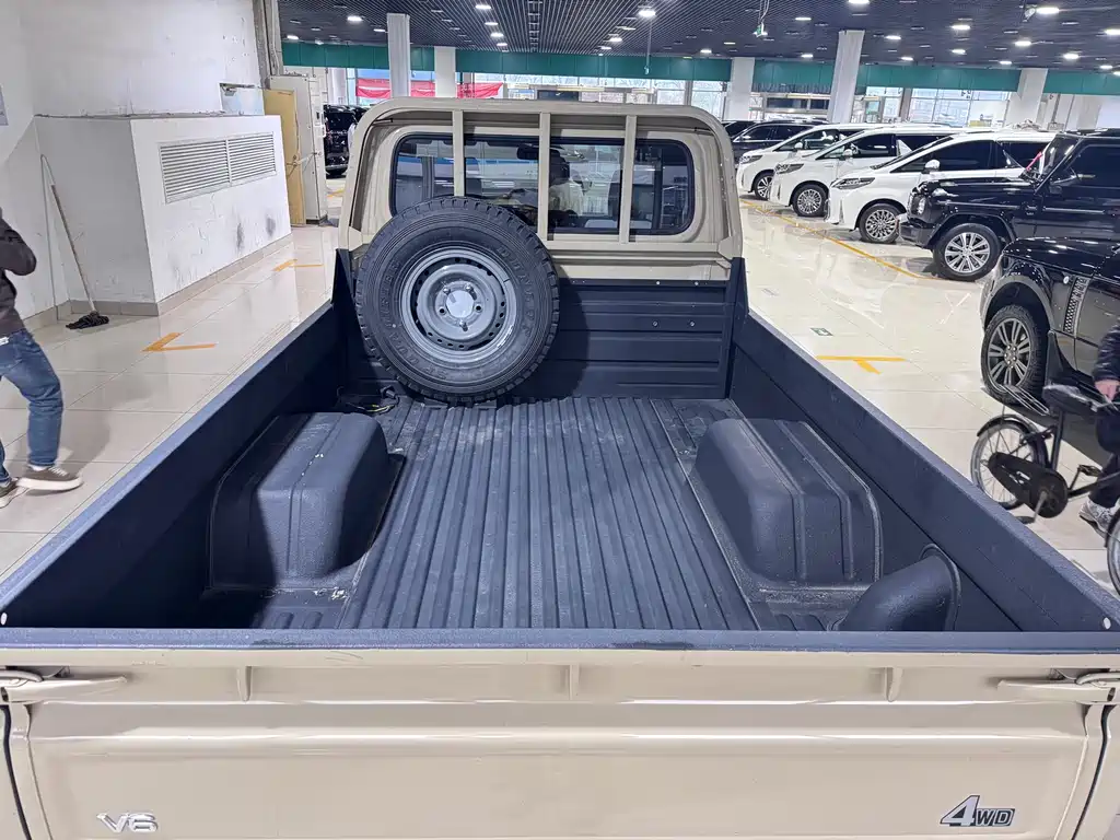 Toyota FJ Cruiser 2017 — фото 9