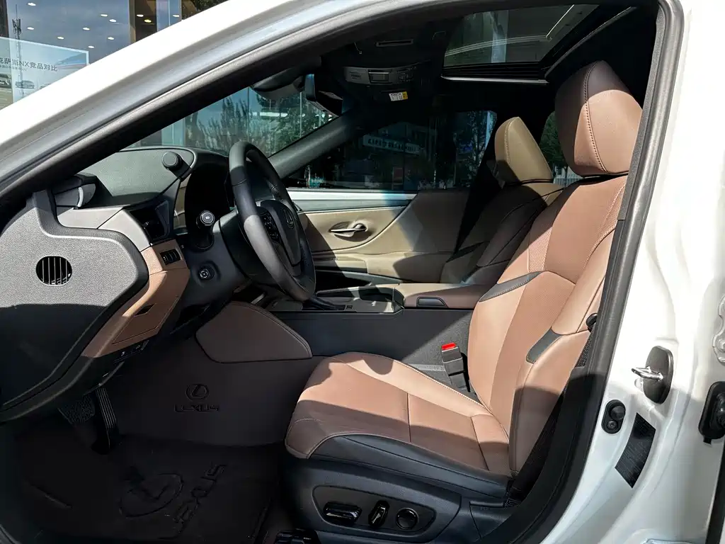 Lexus ES 2026