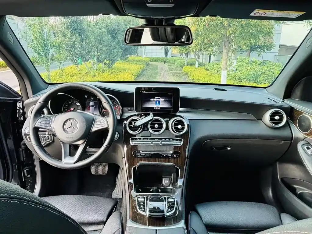 Mercedes-Benz GLC 2018 — фото 17
