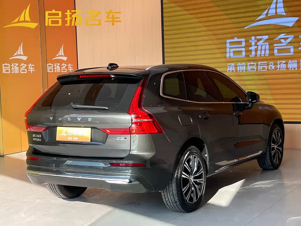 Volvo XC60 2022 — фото 7