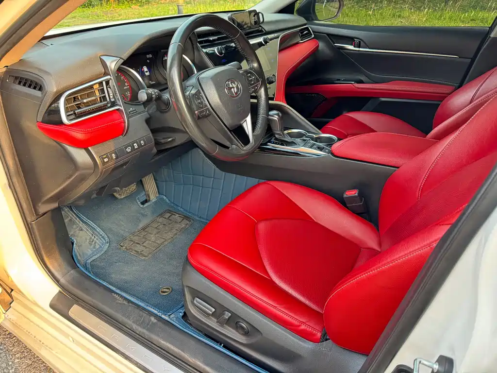 Toyota Camry 2019 — фото 13