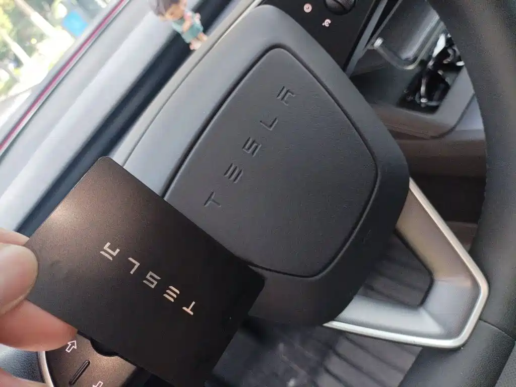 Tesla Model 3 2025 — фото 12