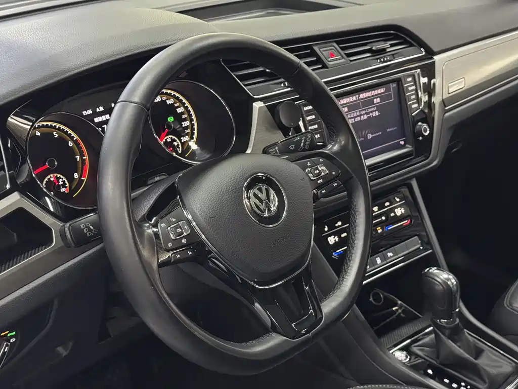 Volkswagen Touran 2020 — фото 12